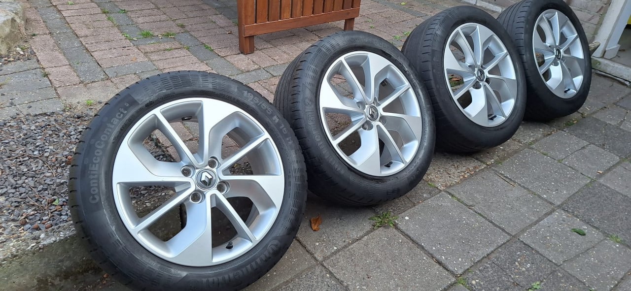 Originele 16'' Renault Clio velgen + A merk zomerbanden