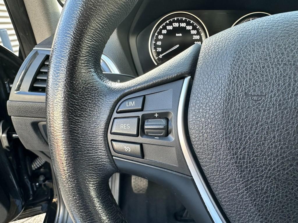 BMW 1 Serie 116i sport shadow edition carplay dab+ pdc voor en achter 17'' 