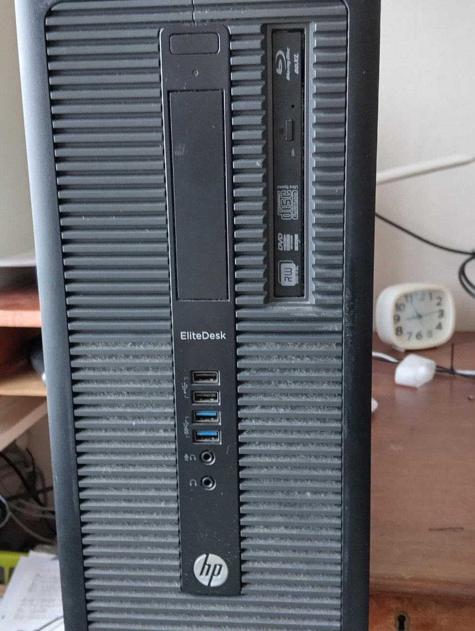 Packard Bell Monitor + HP Elite Desk PC