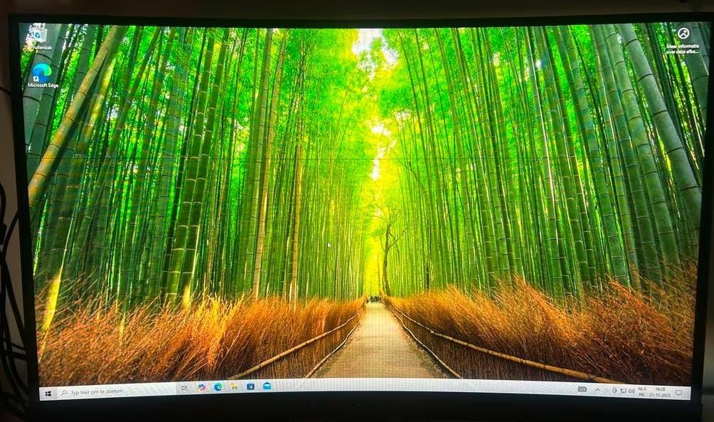 Zeer strakke GamePC + Mechanisch HyperX toetsenbord!