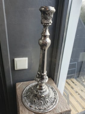 Prachtige heel grote vintage kandelaar heel zware kwaliteit...