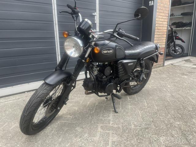 Schiiterende caferacer hanway raw 50 mat zwart weiniog km 1599 euro