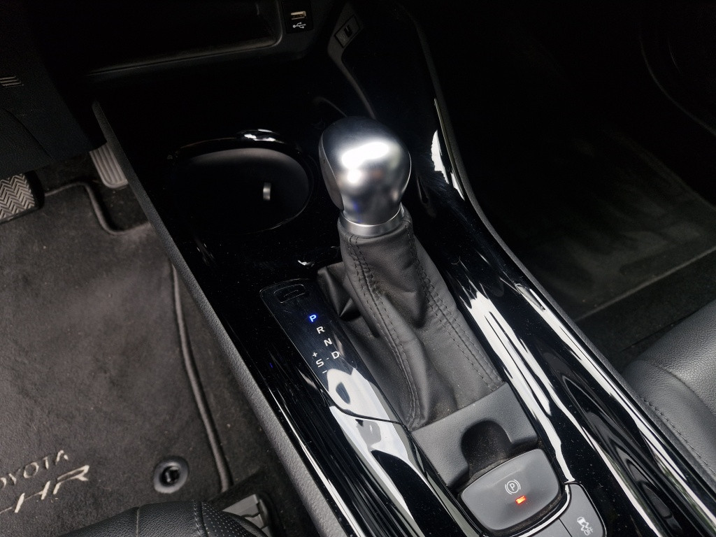 Toyota C-hr 2.0 hybrid launch edition