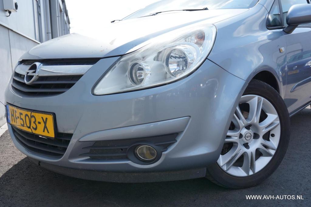 Opel Corsa 1.2-16v essentia