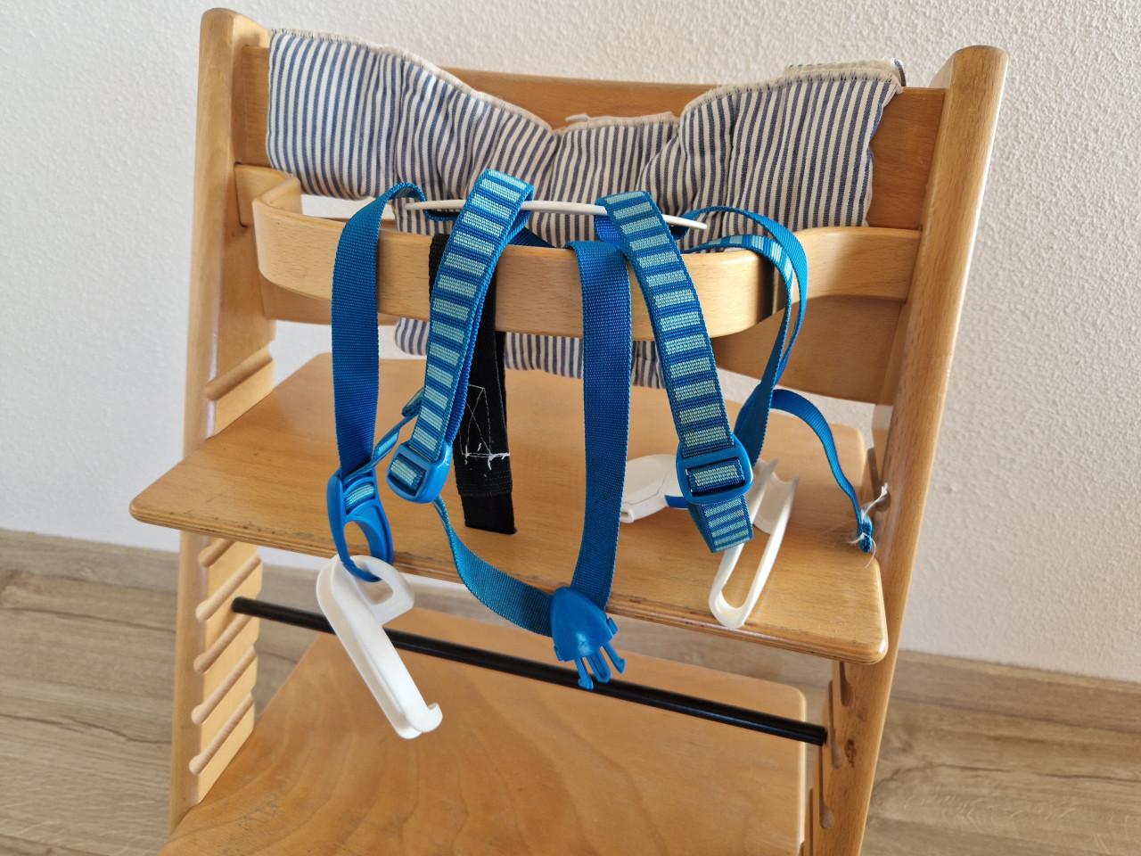 Tripp trapp stoeltje met beugel en tuigje