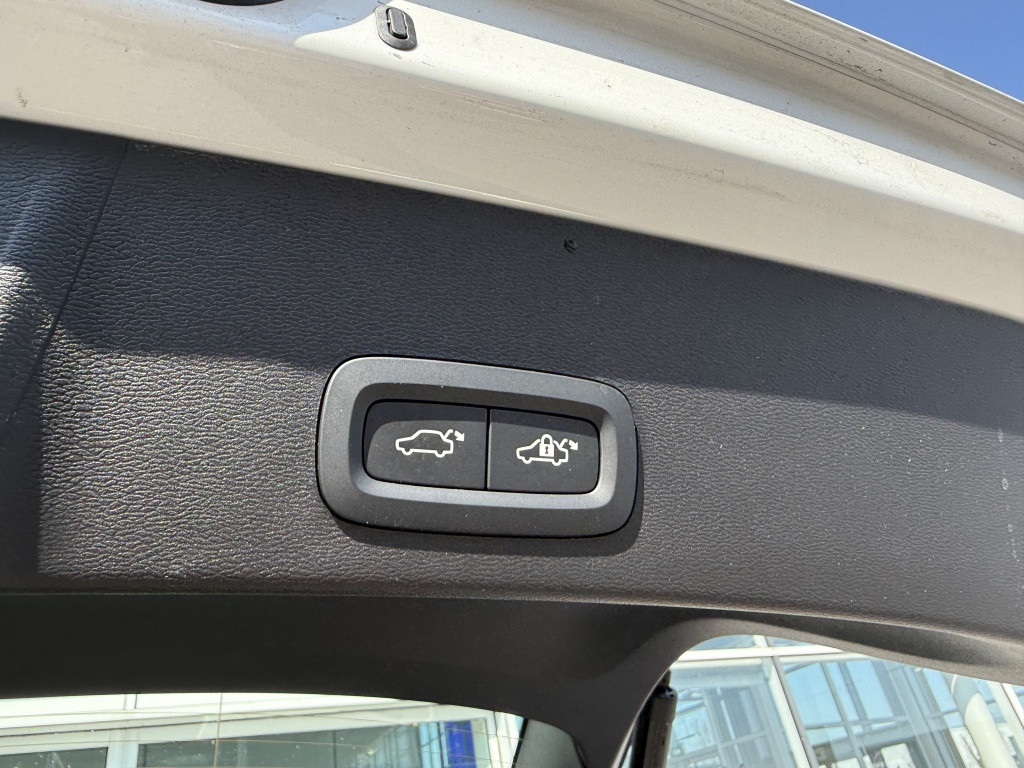 Volvo XC40 b4 197pk plus dark| 360camera| adap.cruise| elek.stoelen