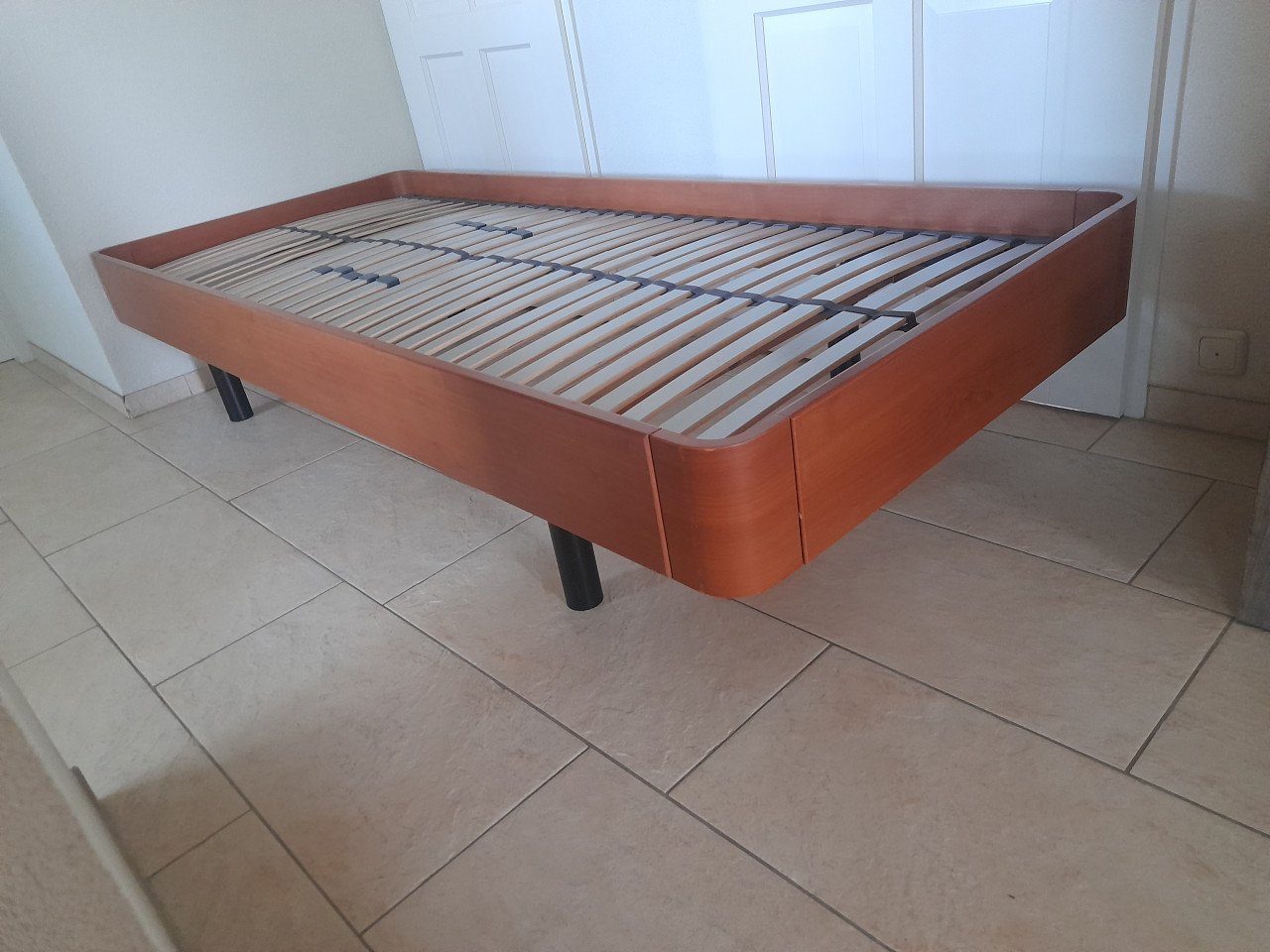 1 Persoons bed 90 x 220 ( in goede nette staat)
