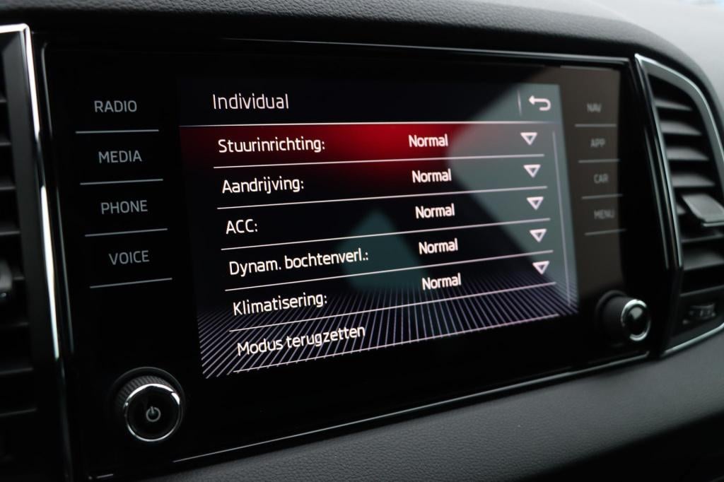 Skoda Karoq 1.5 tsi act style 150pk dsg7 | stoel voor+ achter verwarming | 