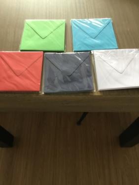 Gekleurde enveloppen