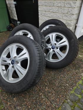 Ford originele alu velgen +winterbanden 215 x60 R16.