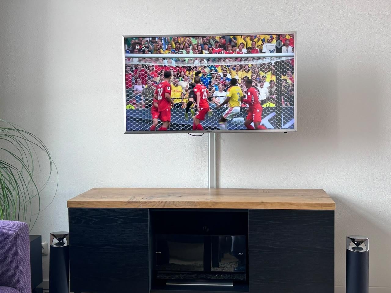 Tv met met Blu-Ray spelen subwoofer en boxen