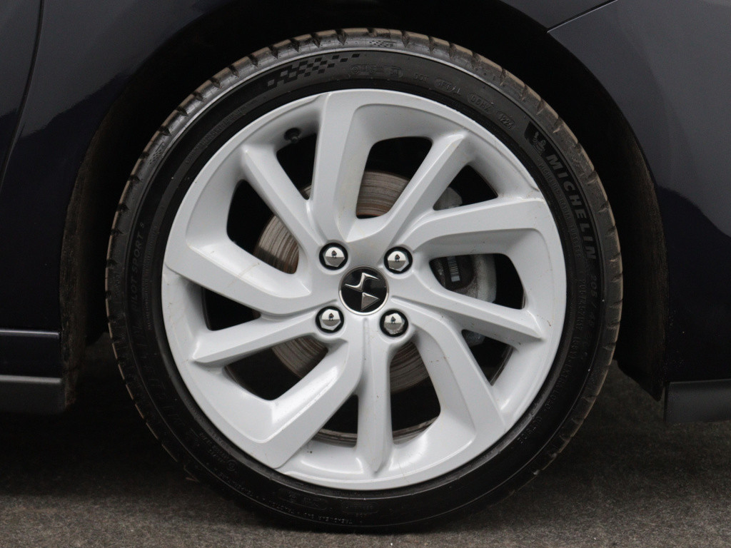 Ds Ds 3 1.6 turbo 163 pk sport chic | full led | 17 ' inch velgen | two-ton