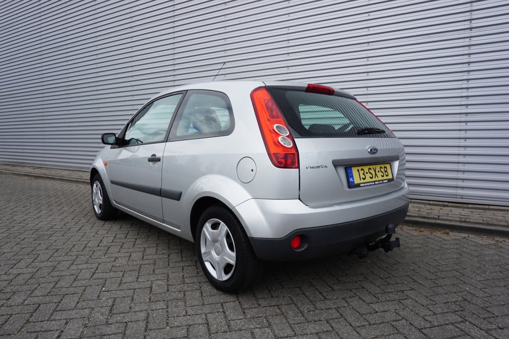 Ford Fiesta 1.3-8v champion airco / elektr. ramen / trekhaak / nap