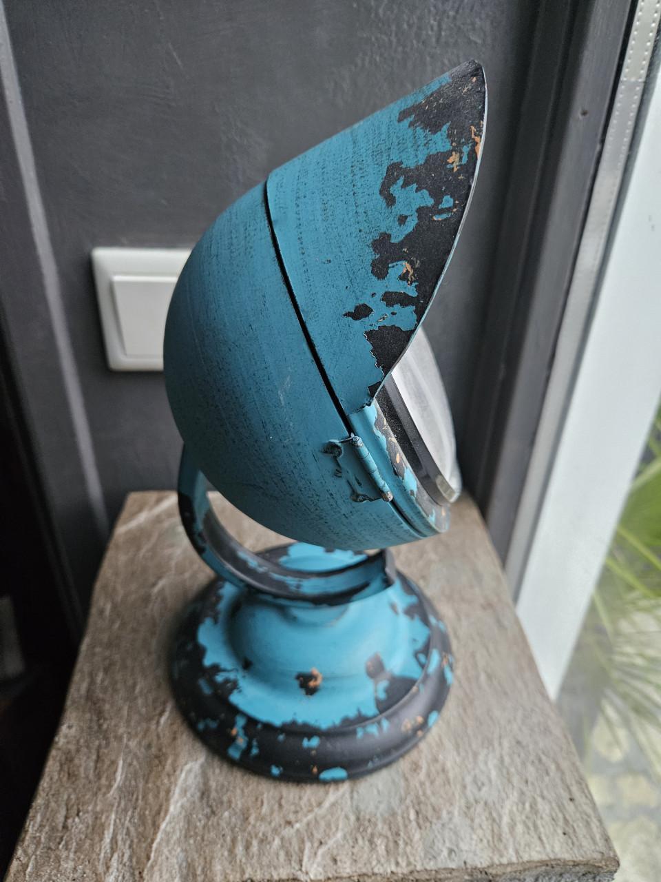 Prachtige metalen retro look tafelklok in werkende staat...