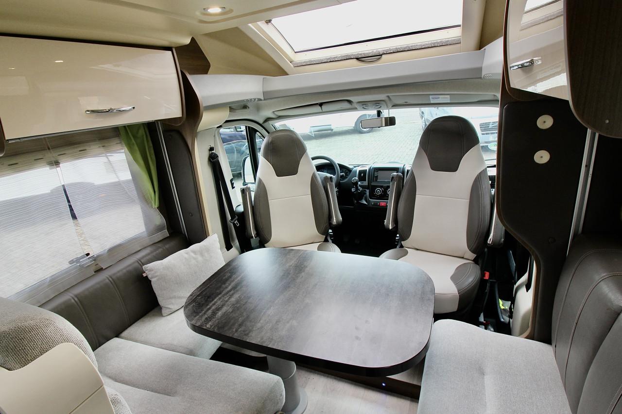 Chausson Welcome 625 (Vast bed + Hefbed, zeer netjes, Euro 5)