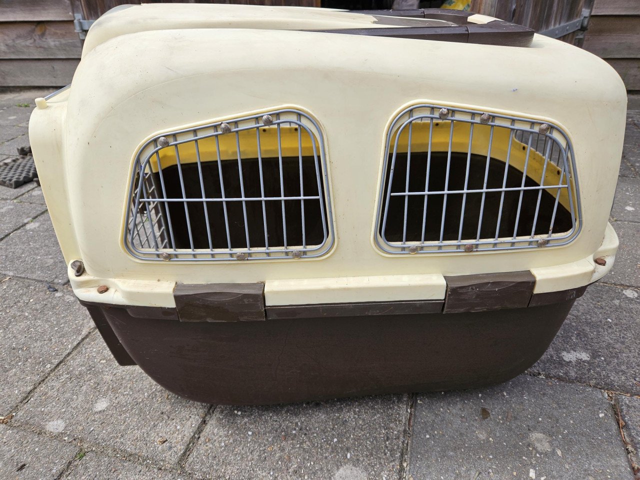 Vliegtuigkennel met wieltjes