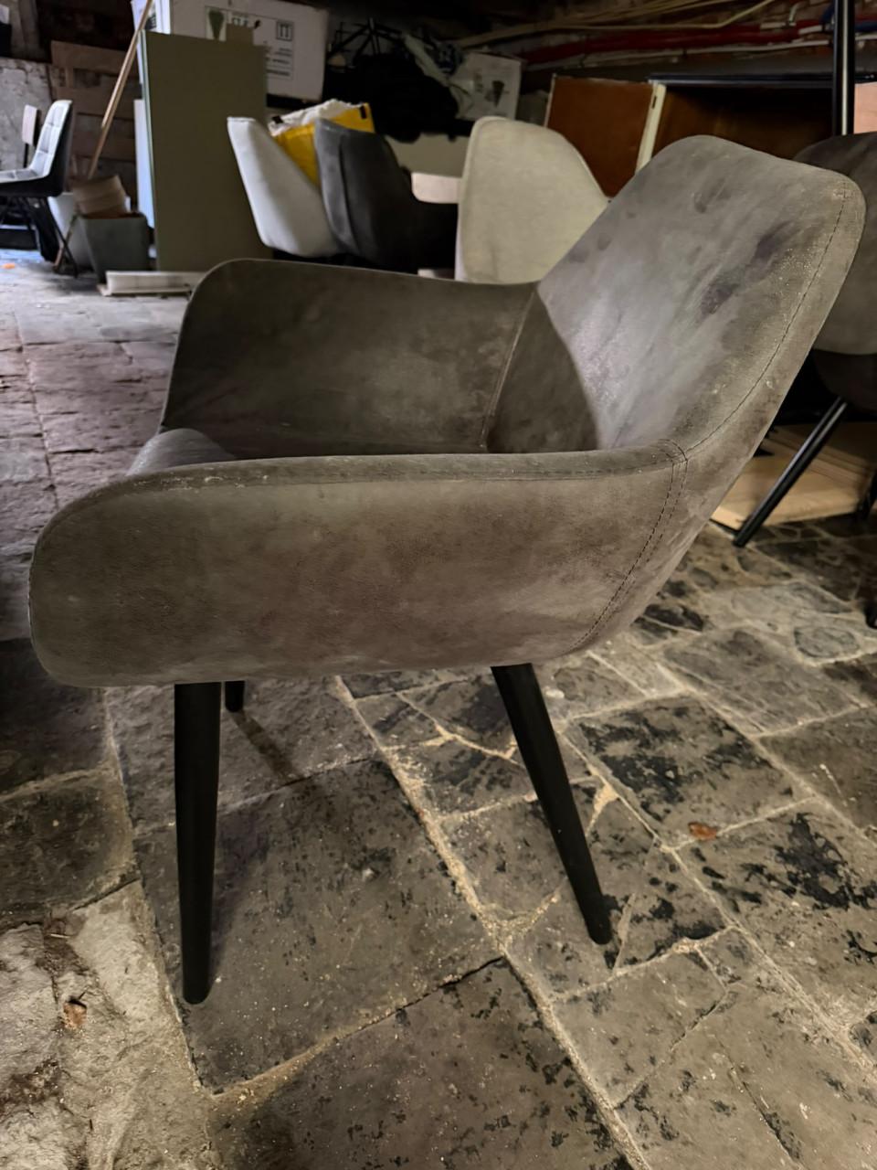 4 prachtige eetkamerstoelen – Zo goed als nieuw -
