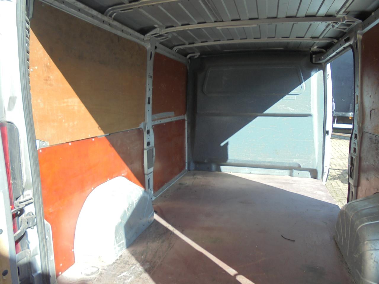 Peugeot Boxer 330 L1H1 uit 2010 Met motor schade ( rijd baar ) 224.651 Km