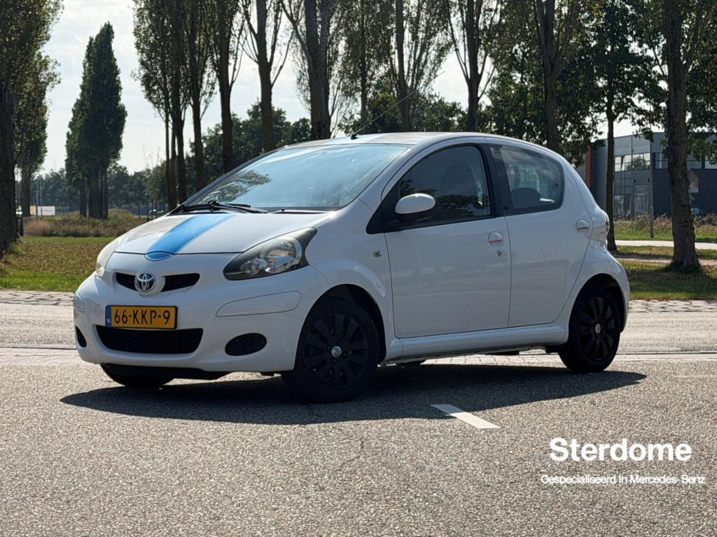 Toyota Aygo 1.0-12v xcite white l airco l incl. 1 jaar apk l nette staat