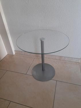 Bijzet tafeltje 50cm doorsnede /47cm hoog (in goede staat )