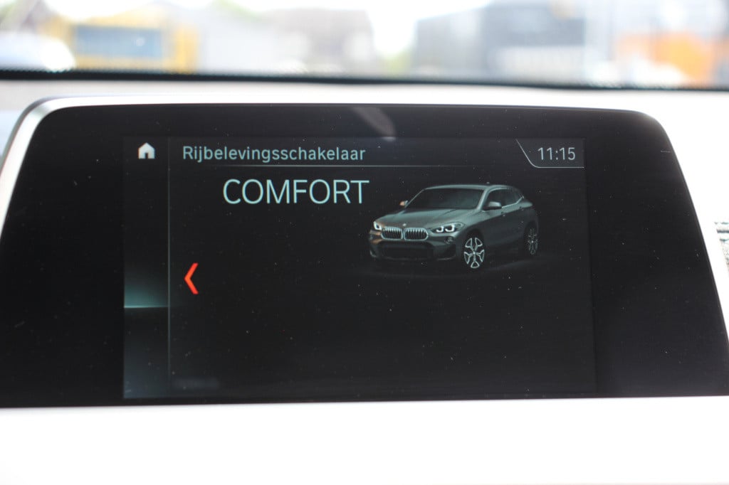 BMW X2 sdrive18i executive | leder | achteruitrijcamera | navi |