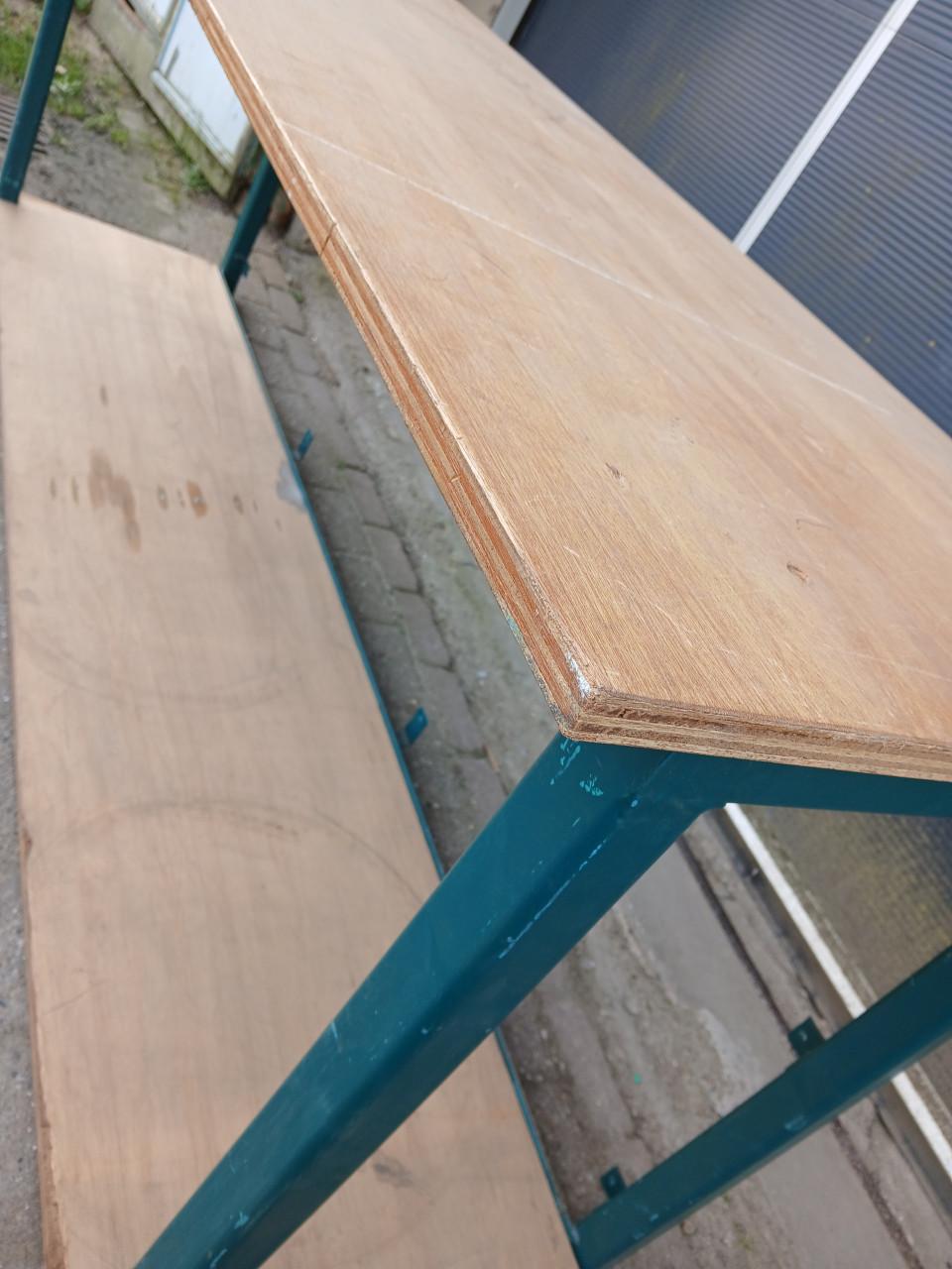 2x Werkbank, werktafel voor schuur garage of hobby tuin.