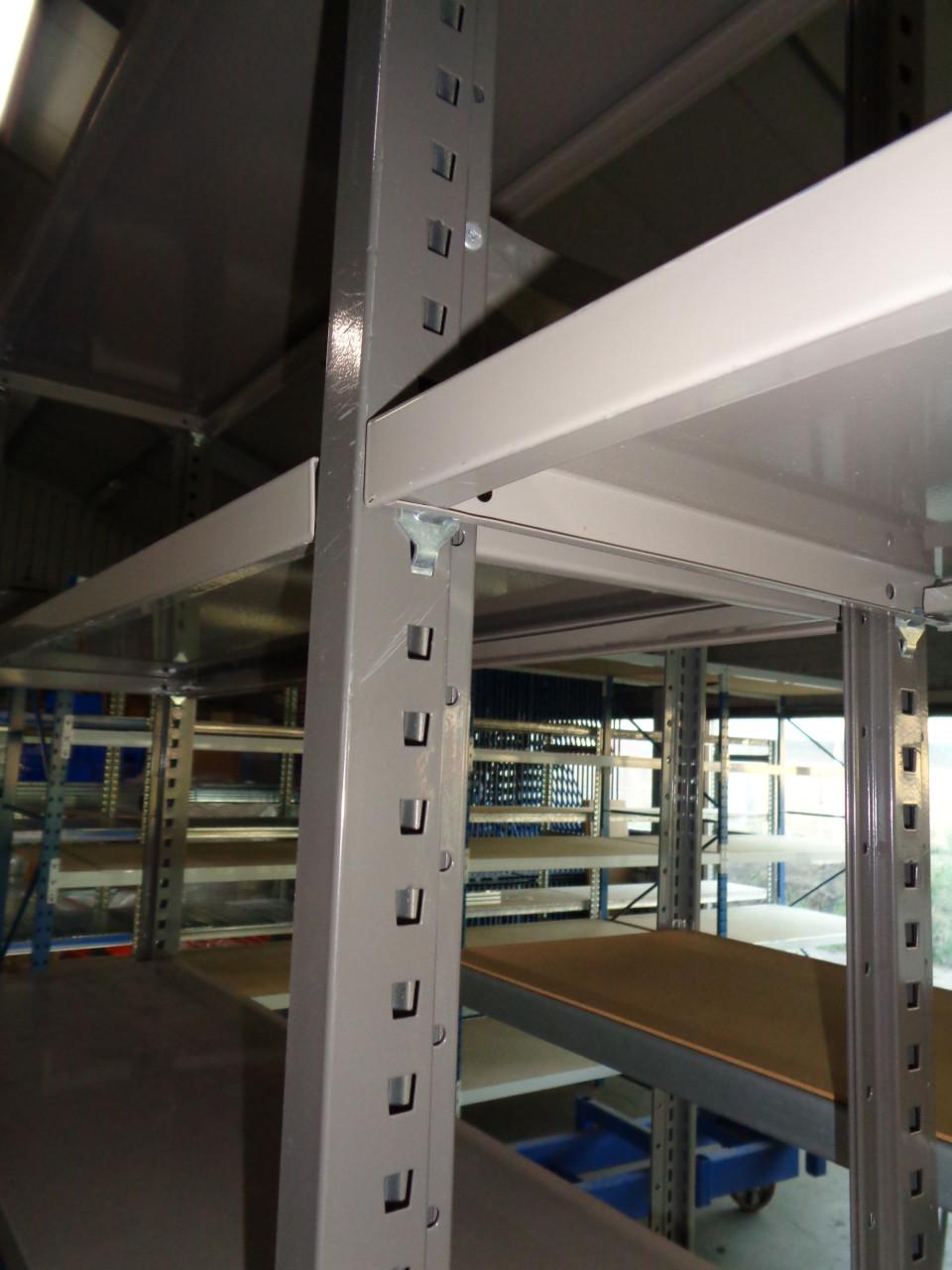 Gebuikte metalen legbordstelling 30 cm diep