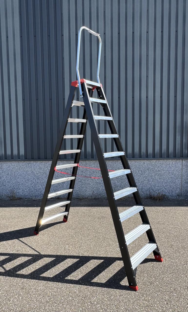 Trap 4 treden dubbel oploopbaar met steunbeugel NIEUW