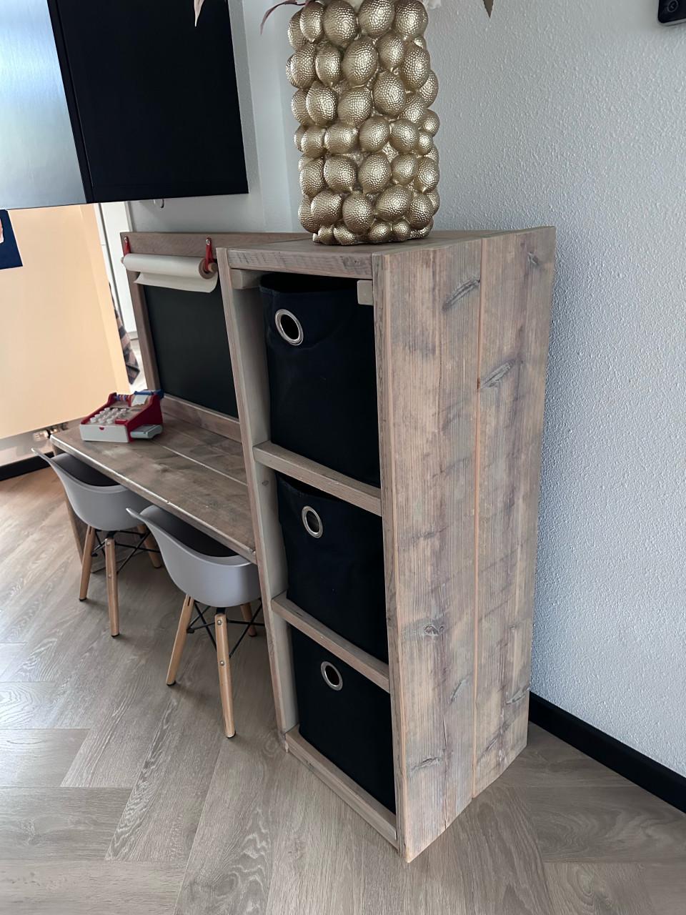 Steigerhouten kinderbureau met krijtbord en magneetfunctie