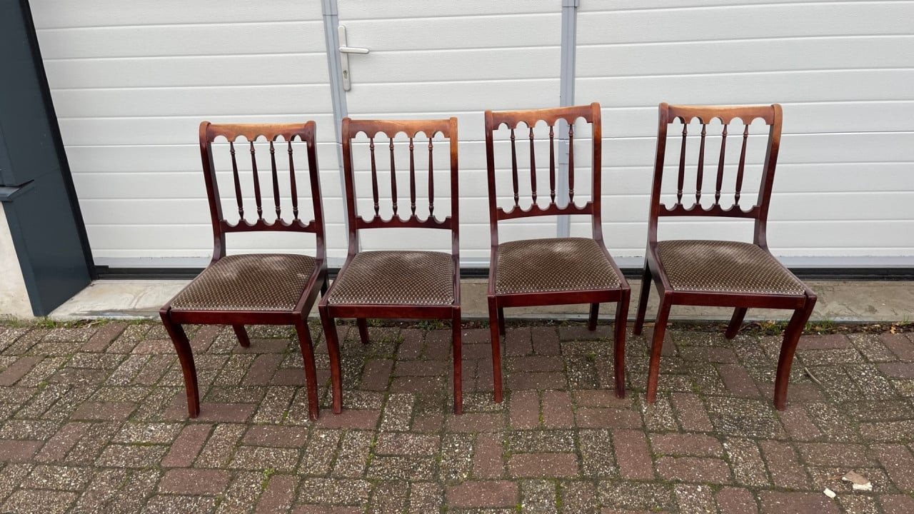 Antieke stoelen