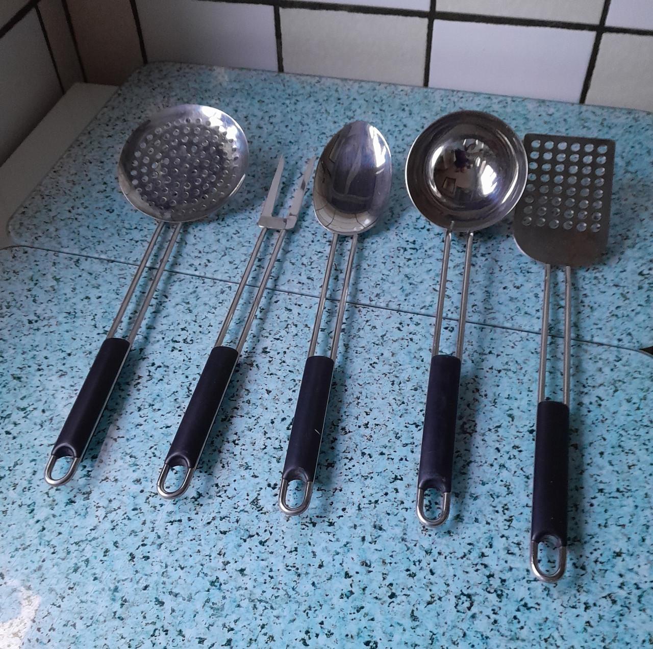 Bak met keuken  bestek + div keukengerei+bestekbakken v.a. €2,00