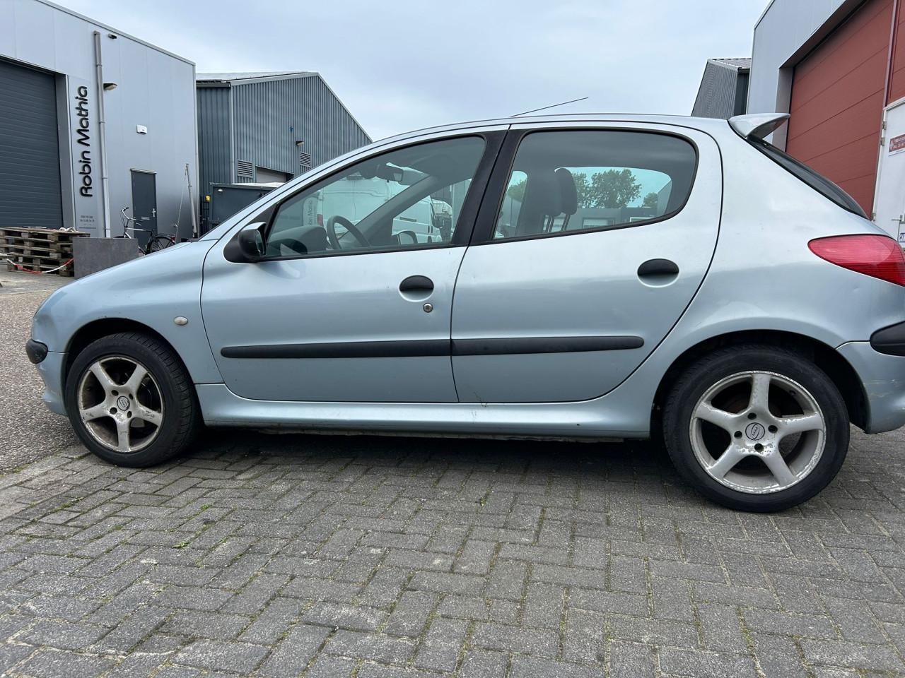 Peugeot 206 1.6 Gentry Bluetooth/Climate Control/Recent Veel Vervangen