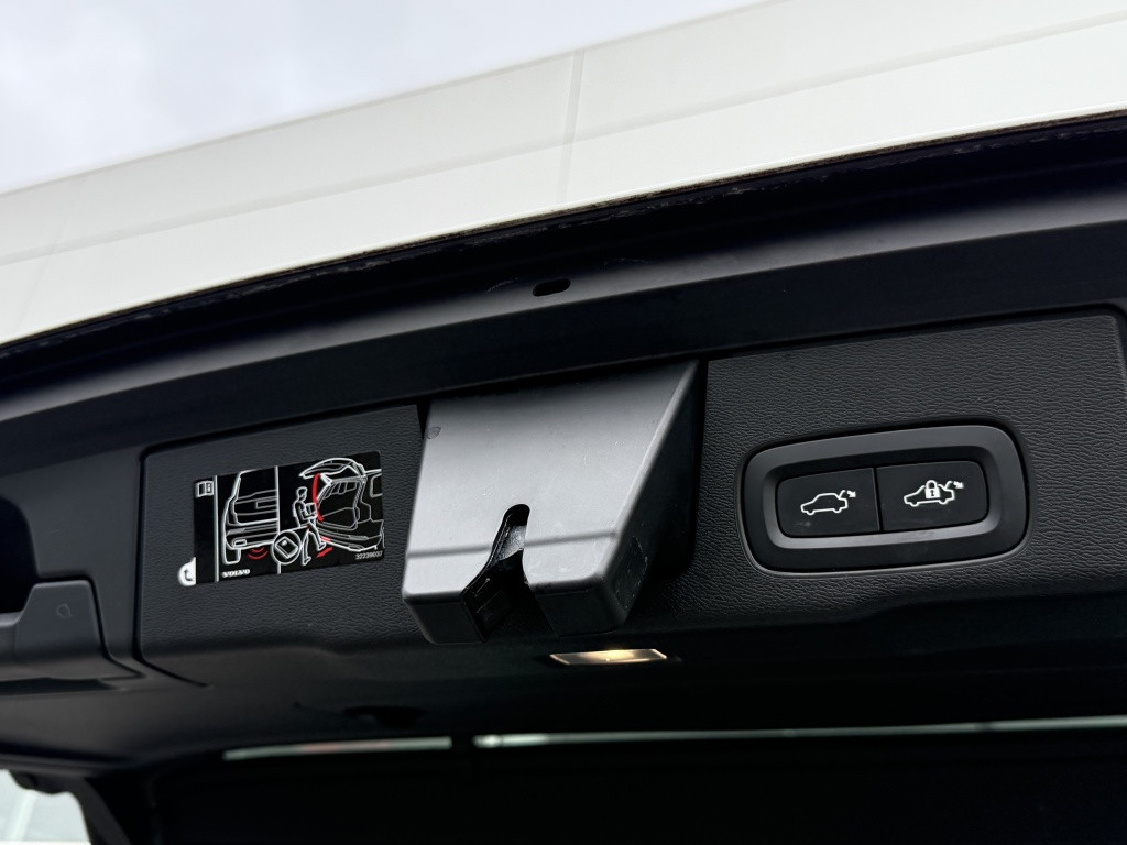 Volvo XC60 t8 390pk recharge r-design| panodak| adap.cruise| 360camera| led