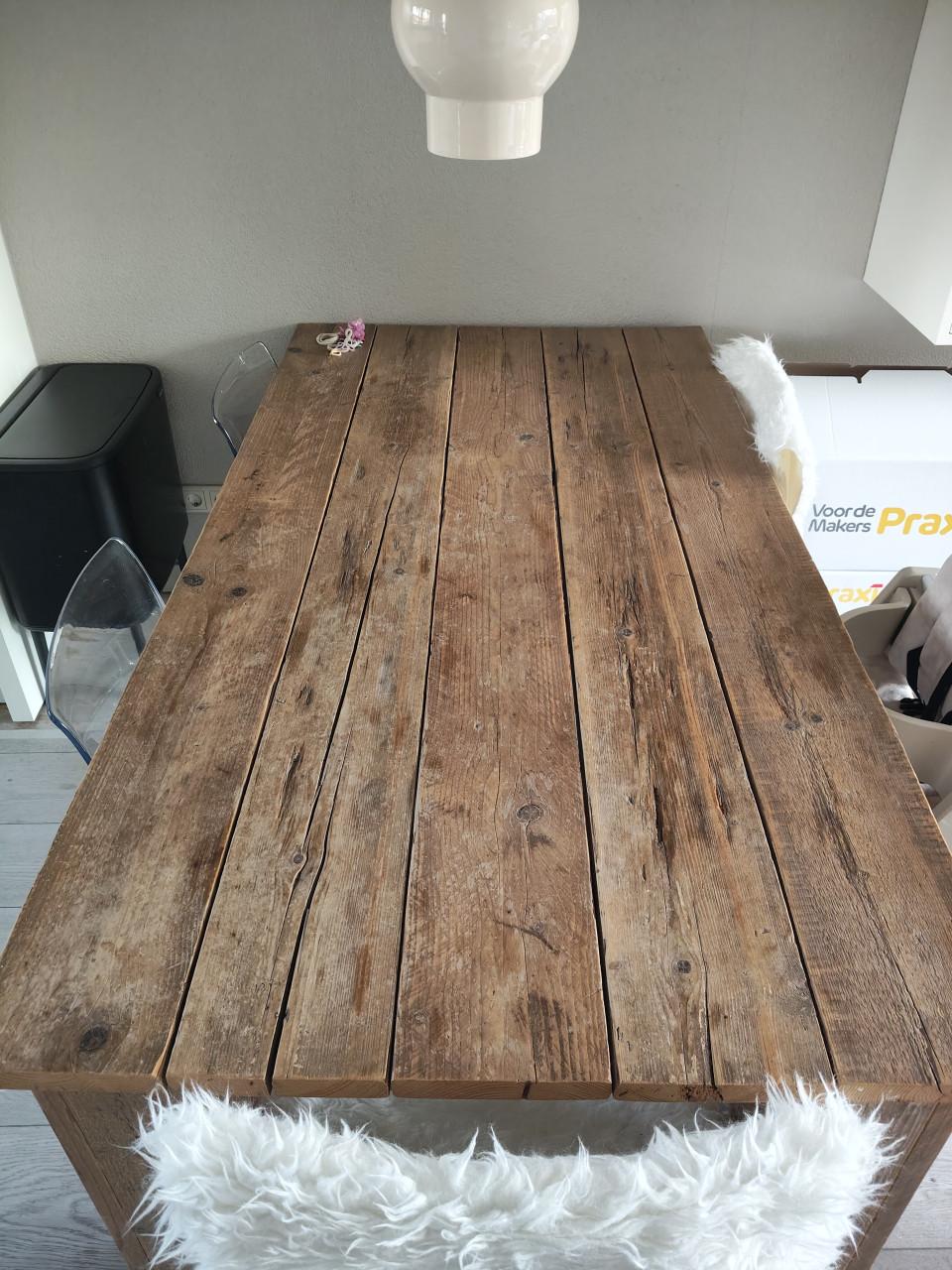 Houten eettafel