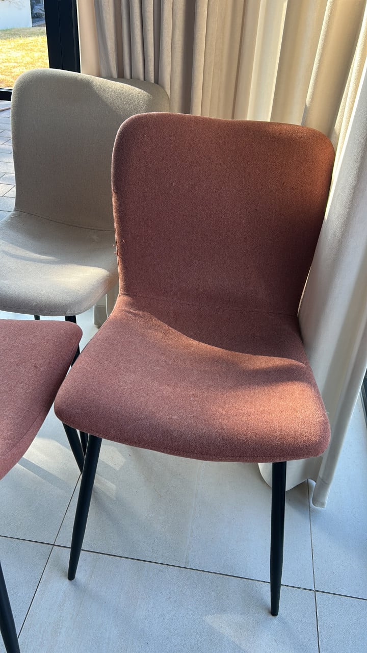 4 rood/bruine eetkamerstoelen