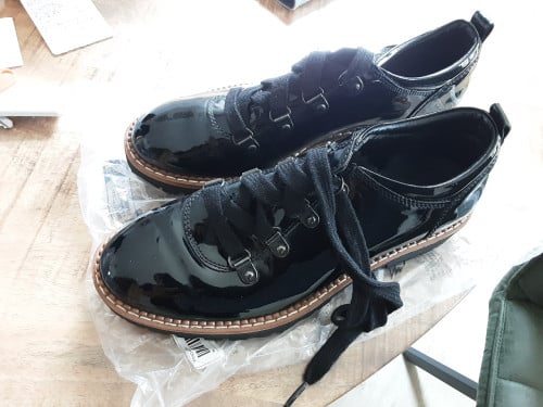 Splinternieuwe  lak schoenen nooit gedragen mt37