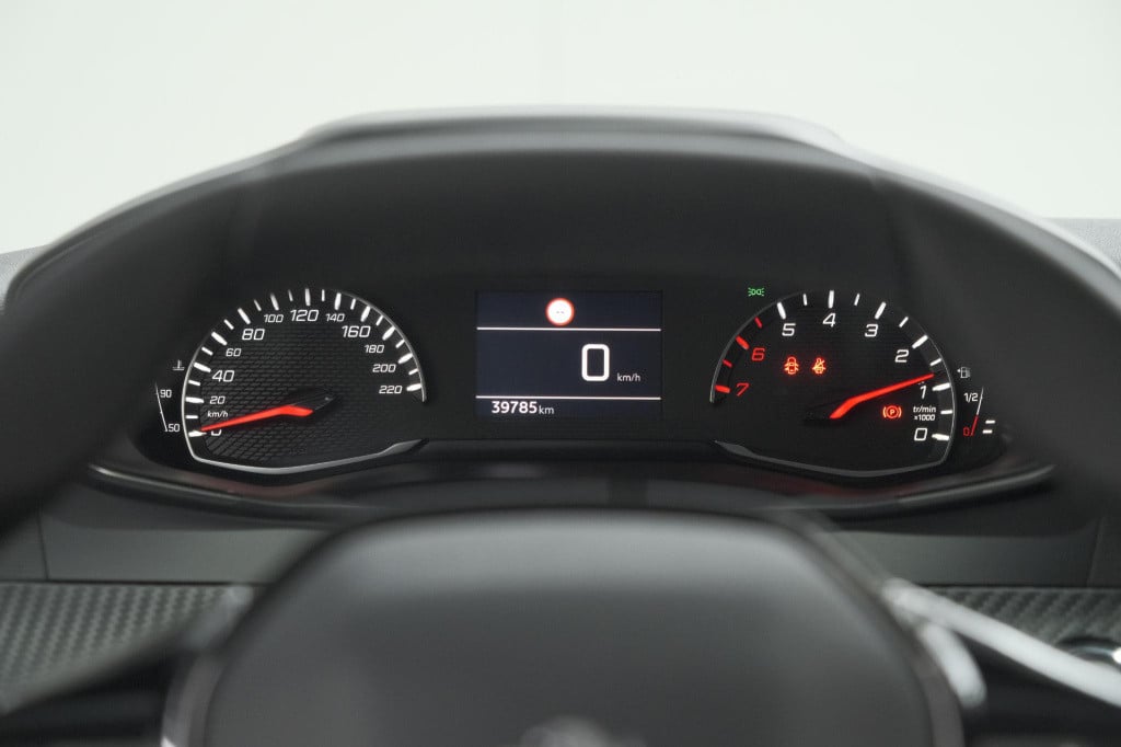Peugeot 208 puretech 100 allure pack | camera | apple carplay | stoelverwar