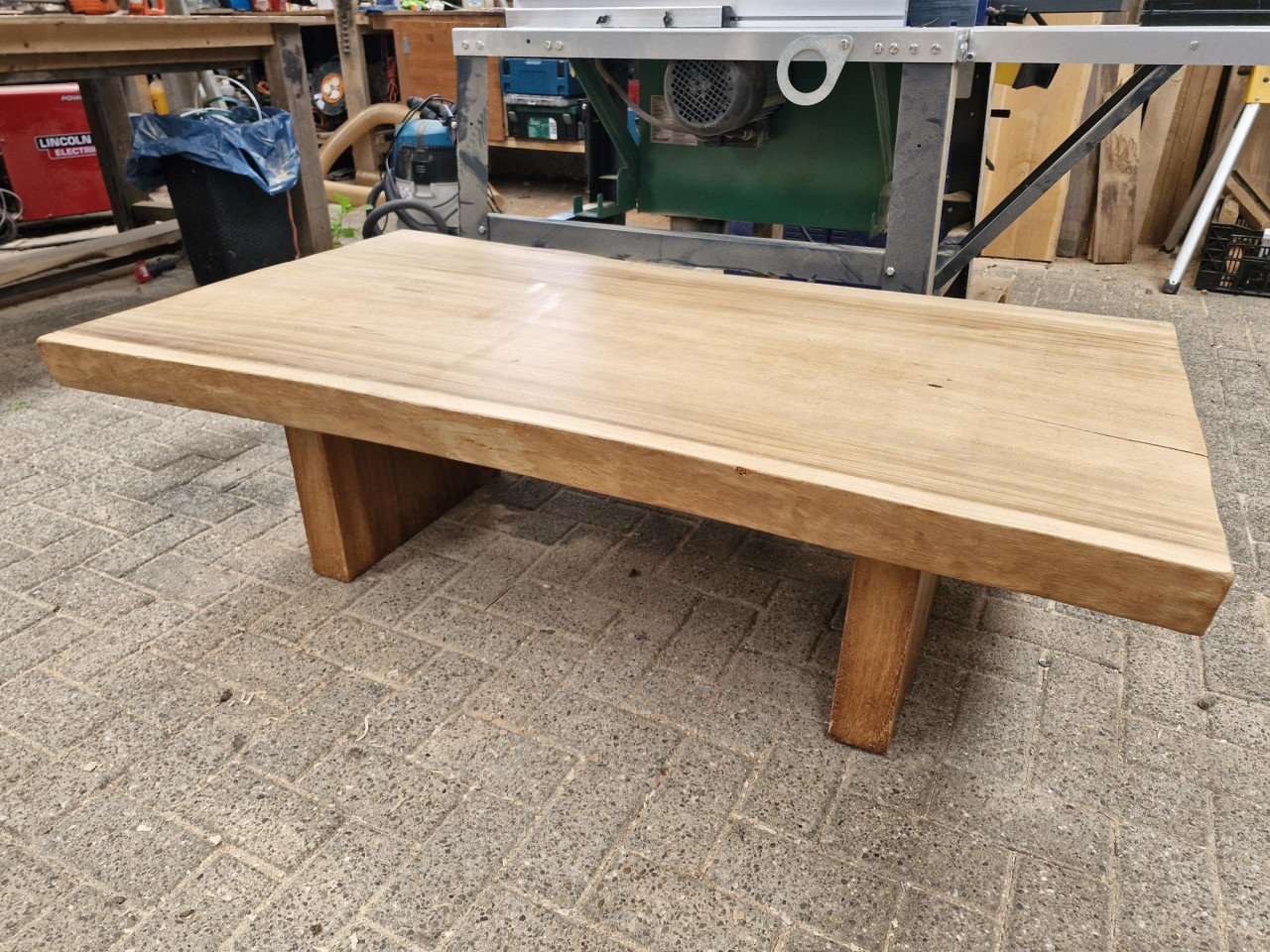 Mooie suar salon boomstam tafel
