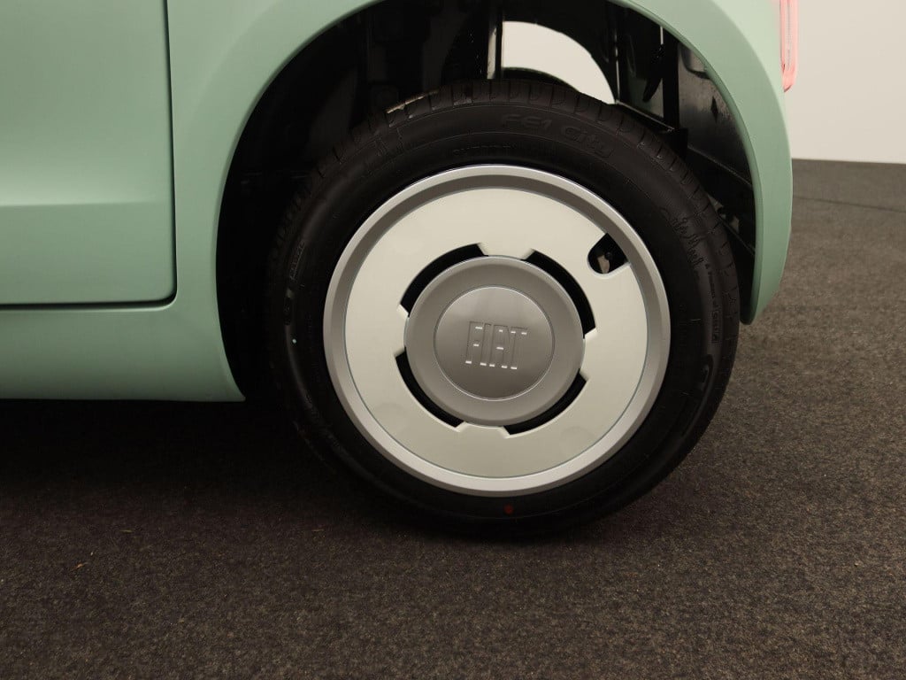 Fiat Topolino | led verlichting | panorama dak | smartphone houder | gratis
