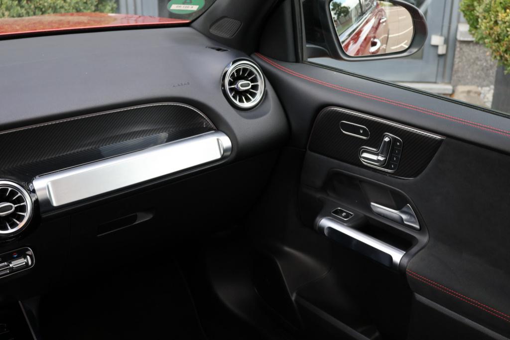 Mercedes-Benz Glb 200 business solution amg 163 pk i panoramadak i trekhaak