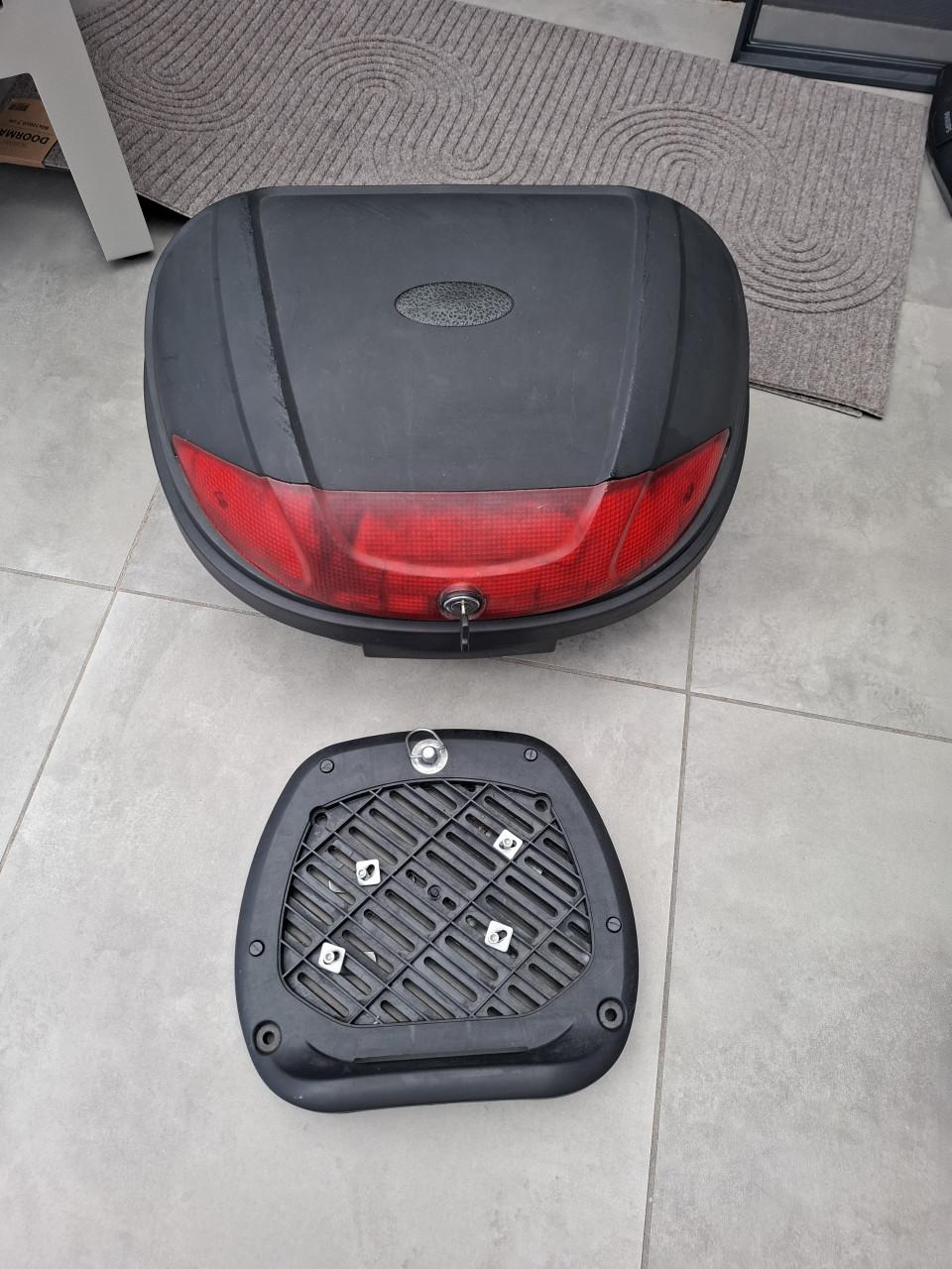 VidaXL-Topkoffer-voor - motorfietsen -72 -L - voor - 2 - helmen. 1x sleutel