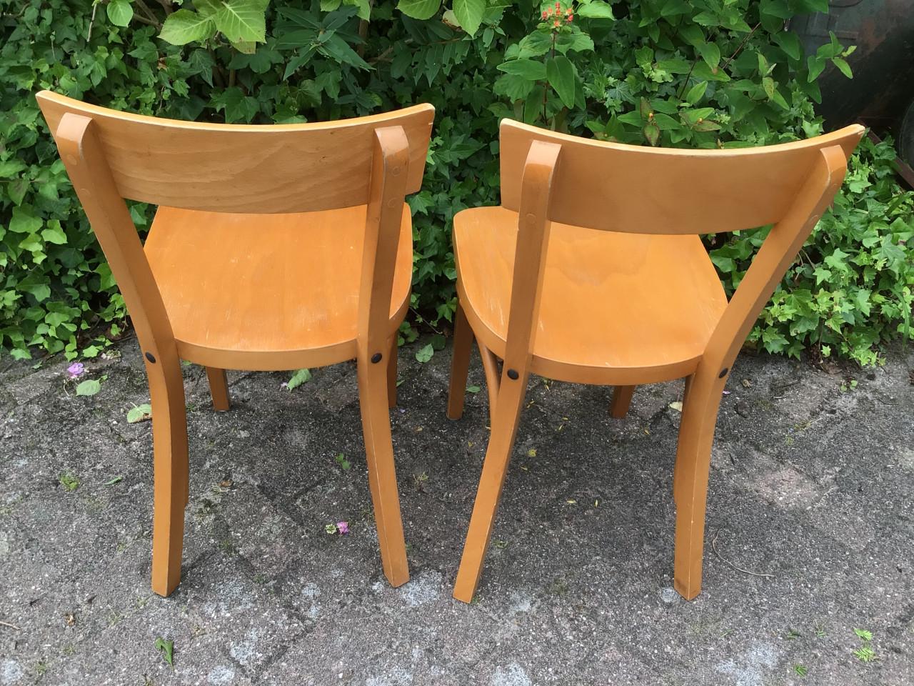 Twee eetkamerstoelen