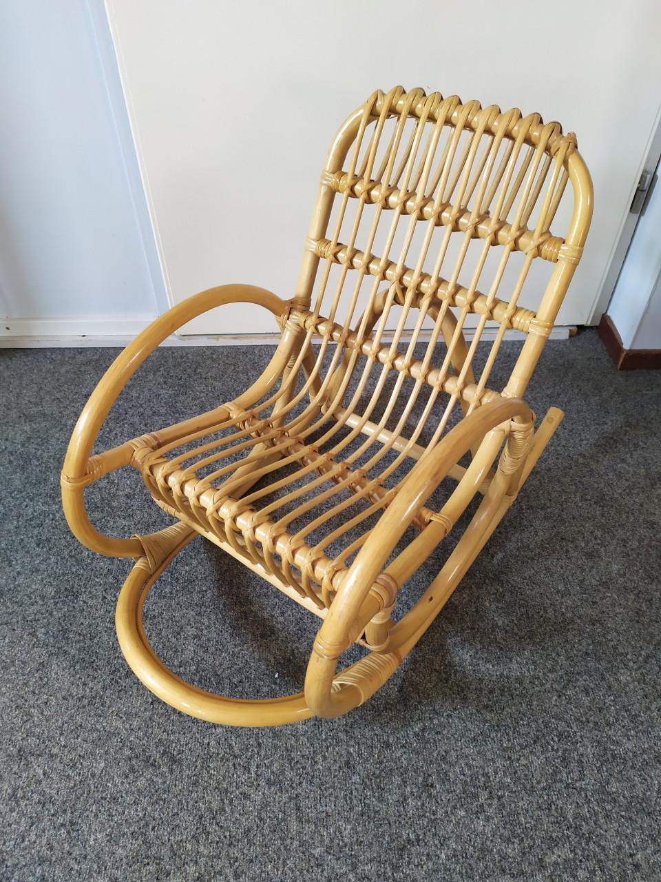 Vintage, rotan kinderschommelstoeltje