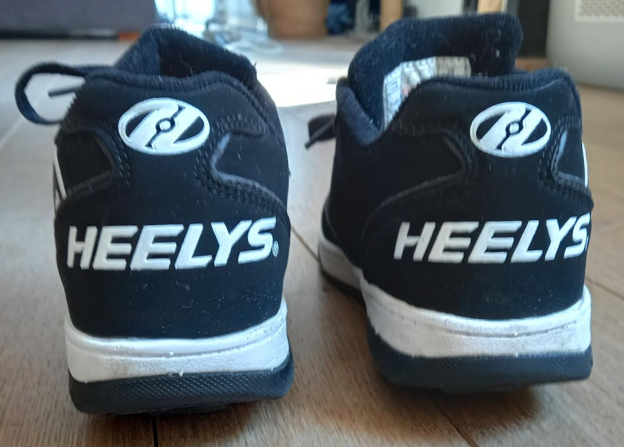Leuke Heelys / Rolschoenen maat 34