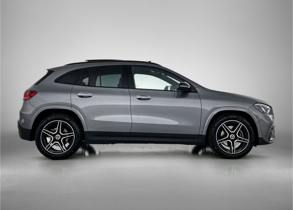 Mercedes-Benz Gla-klasse 180 business solution amg | nightpakket | trekhaak