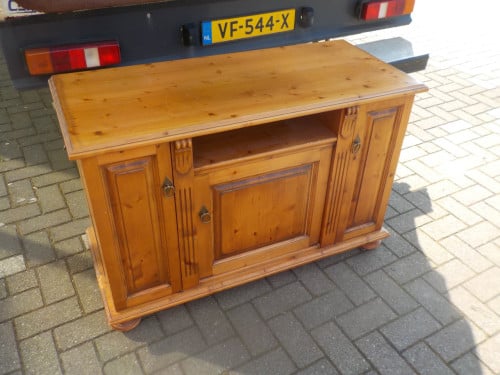 Massief grenen tv meubel opruimprijs 25 euro