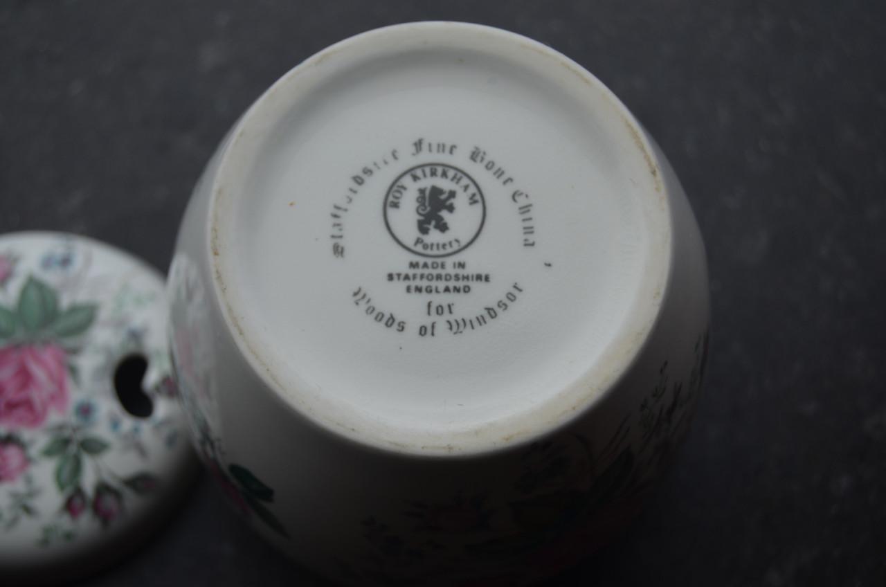 Roy Kirkham Staff. bone China potpourri potje
