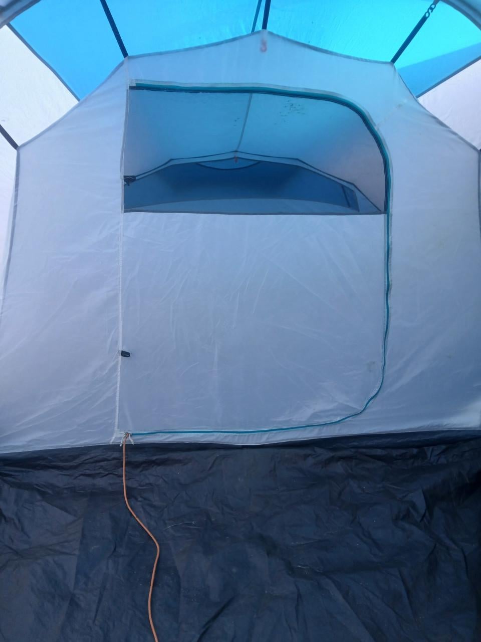 4 persoons tent plus 2 veld bedden en slaapzakken