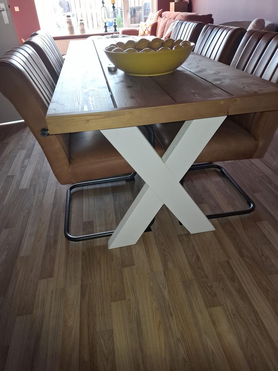 Eettafel 220 cm bij 84 cm