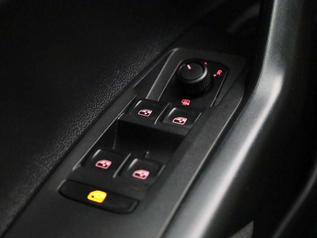 Volkswagen Polo 1.0 tsi comfortline business | parkeer sensoren | navigatie